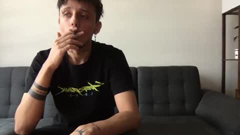 Snapshot of twinksguys360 chatting on October 16, 5:14 pm Derrick online show from October 16, 5:14 pm