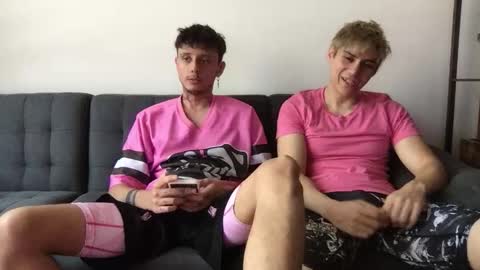 Snapshot of twinksguys360 chatting on October 17, 4:53 pm Derrick online show from October 17, 4:53 pm