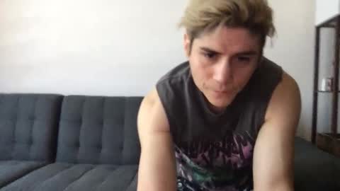 Snapshot of twinksguys360 chatting on October 19, 4:51 pm Derrick online show from October 19, 4:51 pm