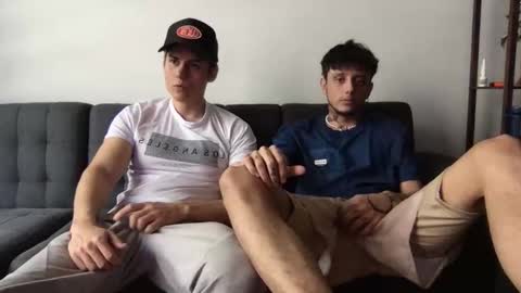 Snapshot of twinksguys360 chatting on October 23, 3:11 pm Derrick online show from October 23, 3:11 pm