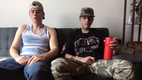 Snapshot of twinksguys360 chatting on November 1, 7:16 pm Derrick online show from November 1, 7:16 pm