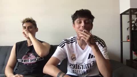 Snapshot of twinksguys360 chatting on November 18, 6:12 pm Derrick online show from November 18, 6:12 pm