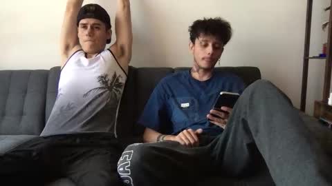 Snapshot of twinksguys360 chatting on November 24, 5:34 pm Derrick online show from November 24, 5:34 pm