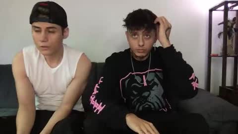 Snapshot of twinksguys360 chatting on November 30, 7:07 pm Derrick online show from November 30, 7:07 pm