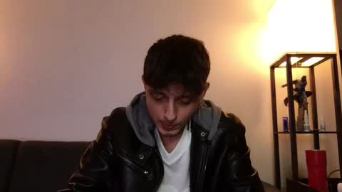 Snapshot of twinksguys360 chatting on December 3, 3:47 am Derrick online show from December 3, 3:47 am