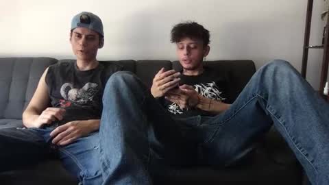 Snapshot of twinksguys360 chatting on January 8, 5:26 pm Derrick online show from January 8, 5:26 pm