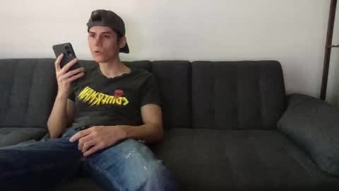 Snapshot of twinksguys360 chatting on January 9, 6:42 pm Derrick online show from January 9, 6:42 pm