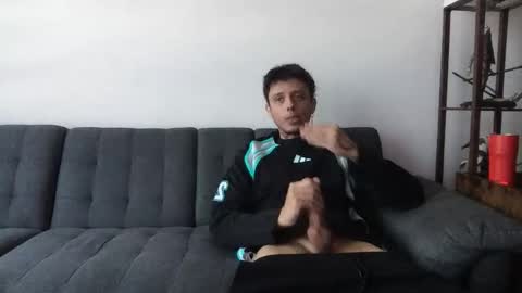 Snapshot of twinksguys360 chatting on February 28, 4:52 pm Derrick online show from February 28, 4:52 pm