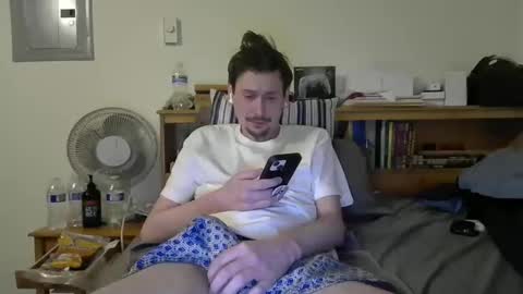 Snapshot of twinkymcgee1234 chatting on March 31, 6:25 am TwinkyMcgee online show from March 31, 6:25 am