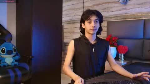 Snapshot of twinslovers_ chatting on February 19, 4:19 am twinslovers_ online show from February 19, 4:19 am