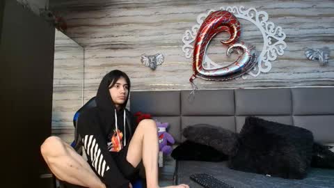 Snapshot of twinslovers_ chatting on February 22, 3:07 am twinslovers_ online show from February 22, 3:07 am