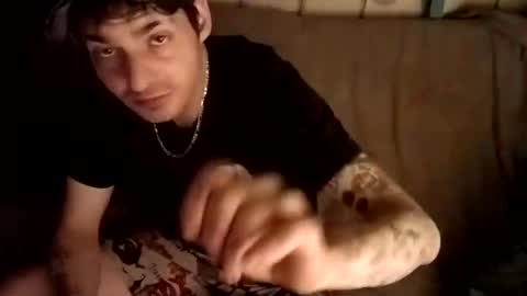 Snapshot of twistedblizzy chatting on December 19, 4:57 pm TwistedBlizzy online show from December 19, 4:57 pm