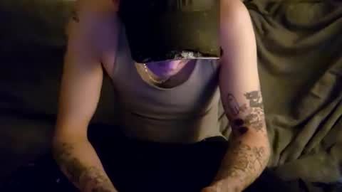 Snapshot of twistedblizzy chatting on January 23, 10:22 pm TwistedBlizzy online show from January 23, 10:22 pm