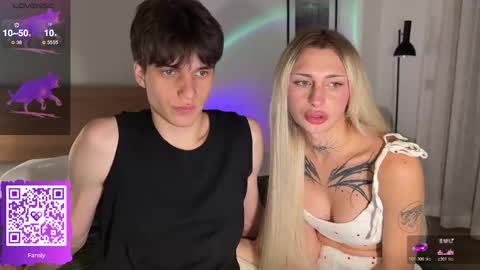 Snapshot of twl8vibe chatting on November 29, 5:05 pm Molly and Nick online show from November 29, 5:05 pm