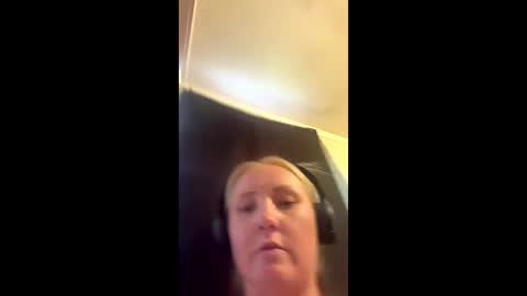 Snapshot of two_spacebunz chatting on March 2, 9:32 pm two spacebunz online show from March 2, 9:32 pm