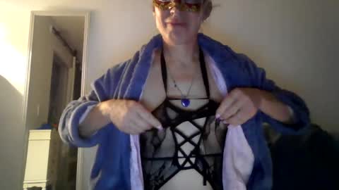Snapshot of twoboobsonepenis chatting on June 11, 4:10 am twoboobsonepenis online show from June 11, 4:10 am