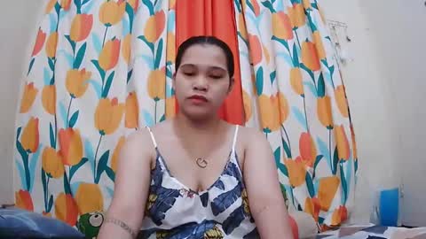 Snapshot of twowetcuties chatting on January 19, 11:21 pm Lyn and lea online show from January 19, 11:21 pm