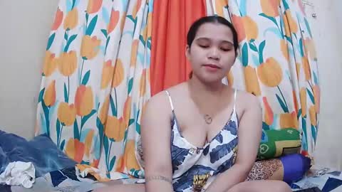 Snapshot of twowetcuties chatting on February 1, 2:58 am Lyn and lea online show from February 1, 2:58 am