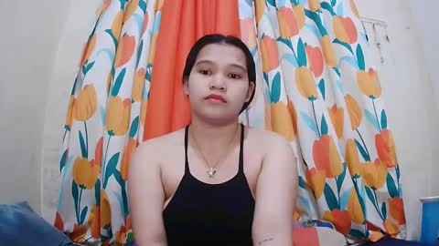 Snapshot of twowetcuties chatting on February 9, 11:25 pm Lyn and lea online show from February 9, 11:25 pm