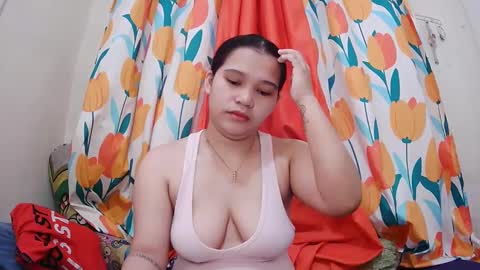 Snapshot of twowetcuties chatting on February 16, 11:26 pm Lyn and lea online show from February 16, 11:26 pm