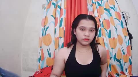 Snapshot of twowetcuties chatting on February 23, 11:25 pm Lyn and lea online show from February 23, 11:25 pm