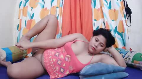 Snapshot of twowetcuties chatting on February 27, 3:36 am Lyn and lea online show from February 27, 3:36 am