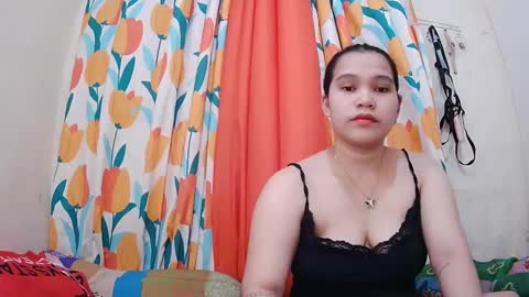 Snapshot of twowetcuties chatting on March 2, 12:09 am Lyn and lea online show from March 2, 12:09 am