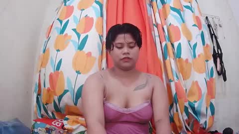 Snapshot of twowetcuties chatting on March 2, 11:31 pm Lyn and lea online show from March 2, 11:31 pm