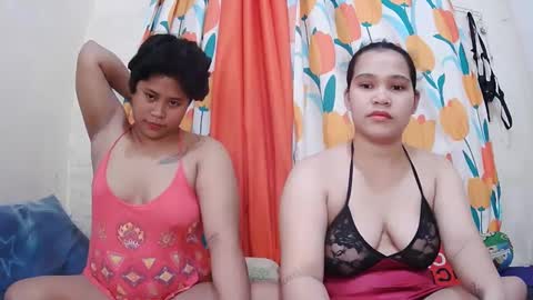 Snapshot of twowetcuties chatting on March 8, 5:59 am Lyn and lea online show from March 8, 5:59 am