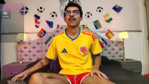 Snapshot of twunkmiguel chatting on July 4, 2:18 am TwunkMiguel online show from July 4, 2:18 am