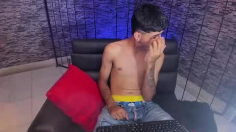 Snapshot of tyger_boy chatting on May 15, 3:24 am Tyger Boy online show from May 15, 3:24 am