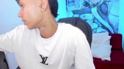 Snapshot of tyger_boy chatting on May 19, 9:43 pm Tyger Boy online show from May 19, 9:43 pm