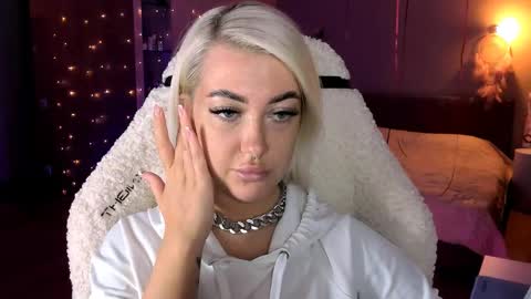 Miley online show from February 23, 2:25 pm