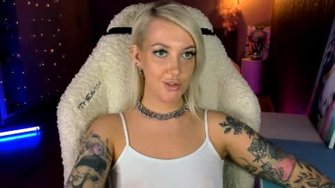 Miley online show from March 28, 1:22 pm