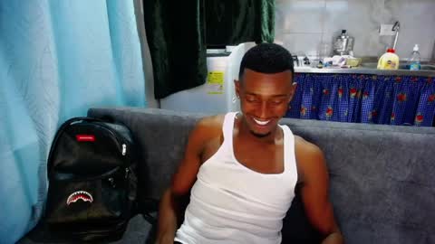 Snapshot of tyler_ebano chatting on May 7, 10:15 pm Tyler online show from May 7, 10:15 pm