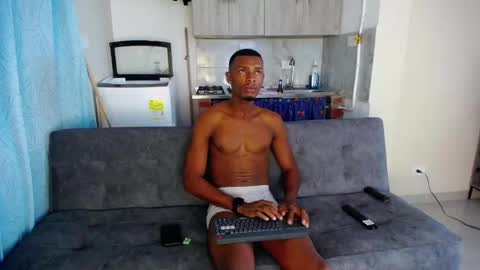 Snapshot of tyler_ebano chatting on May 9, 9:20 pm Tyler online show from May 9, 9:20 pm