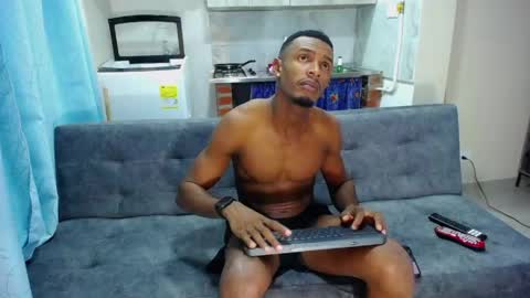 Snapshot of tyler_ebano chatting on May 21, 9:00 pm Tyler online show from May 21, 9:00 pm