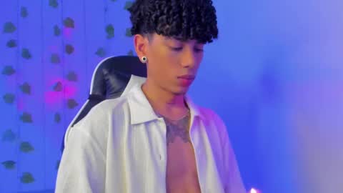 Snapshot of tyler_garcia_ chatting on February 19, 12:00 pm Tyler Garcia online show from February 19, 12:00 pm