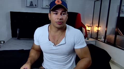 tyler_hank1 online show from January 26, 11:08 pm