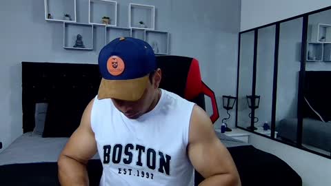 tyler_hank1 online show from February 1, 1:02 am