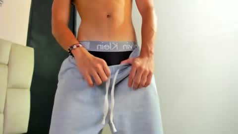 Snapshot of tyler_noir chatting on July 6, 6:21 pm tyler_noir online show from July 6, 6:21 pm