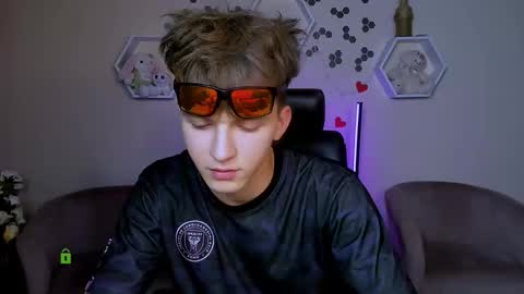 Snapshot of tyler_sparks_ chatting on September 18, 7:38 pm tyler_sparks_ online show from September 18, 7:38 pm