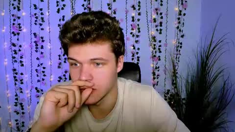 Snapshot of tyler_sparks_ chatting on September 21, 6:42 pm tyler_sparks_ online show from September 21, 6:42 pm