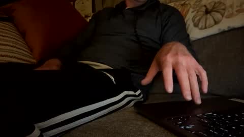 Snapshot of tylercarpenter chatting on October 26, 9:37 am Tyuncutcarpenter online show from October 26, 9:37 am