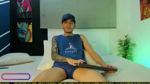 Snapshot of tylergiuseppe_ chatting on September 15, 1:11 pm tylergiuseppe_ online show from September 15, 1:11 pm