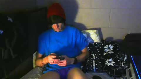 Snapshot of tylerlee199169 chatting on December 6, 6:04 am Tyler online show from December 6, 6:04 am