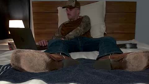 TylerLogan813 online show from November 1, 2:02 am