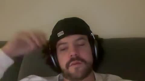 Tyleruzi online show from December 4, 10:41 pm