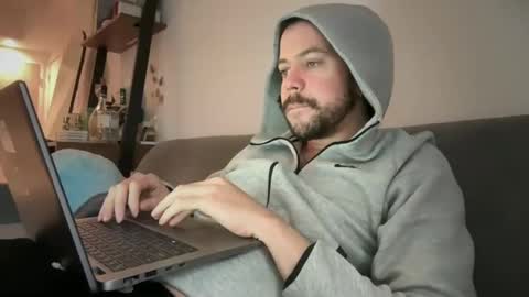 Tyleruzi online show from January 22, 6:52 pm