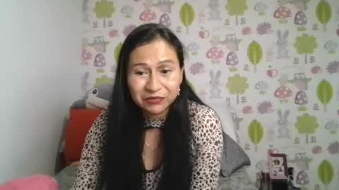Snapshot of tyna_b chatting on April 19, 11:09 am Tyna online show from April 19, 11:09 am